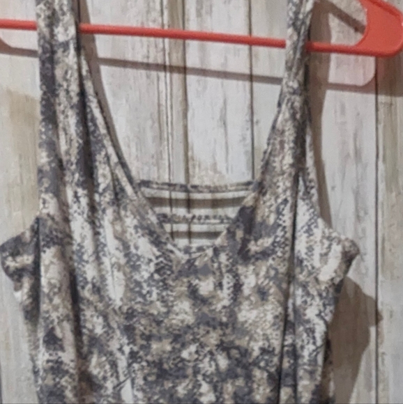 TART SIZE LARGE KNEE LENGTH taupe color. Popular in sophisticated work place - Picture 3 of 6